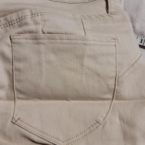 NWT Butt Lifting Khaki functional pockets Stretch Cotton Shorts size 16 - Picture 5 of 10